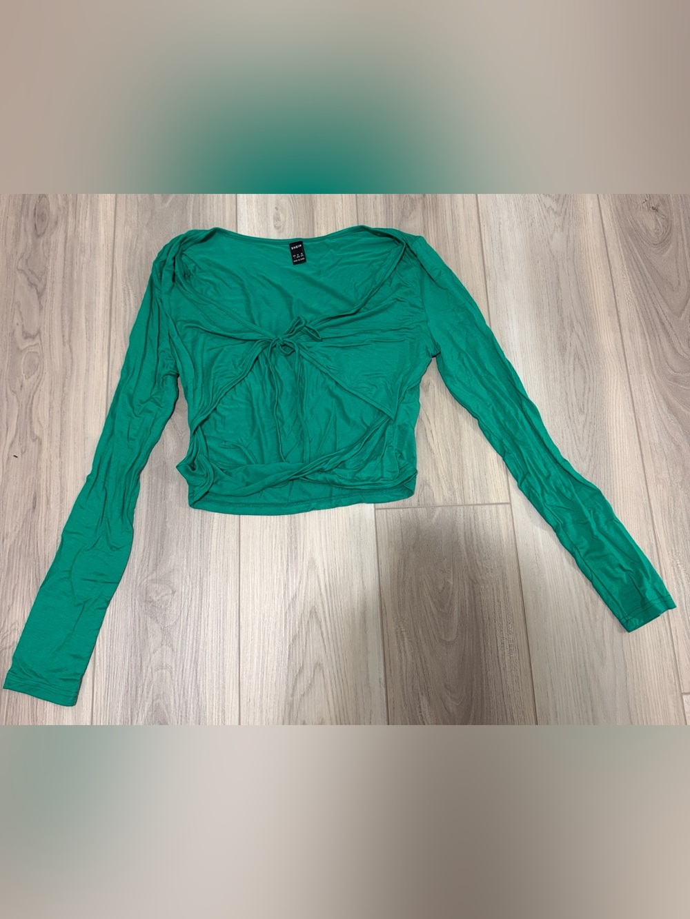 SHEIN Emerald Green Long-Sleeve Twist-Front Crop Top